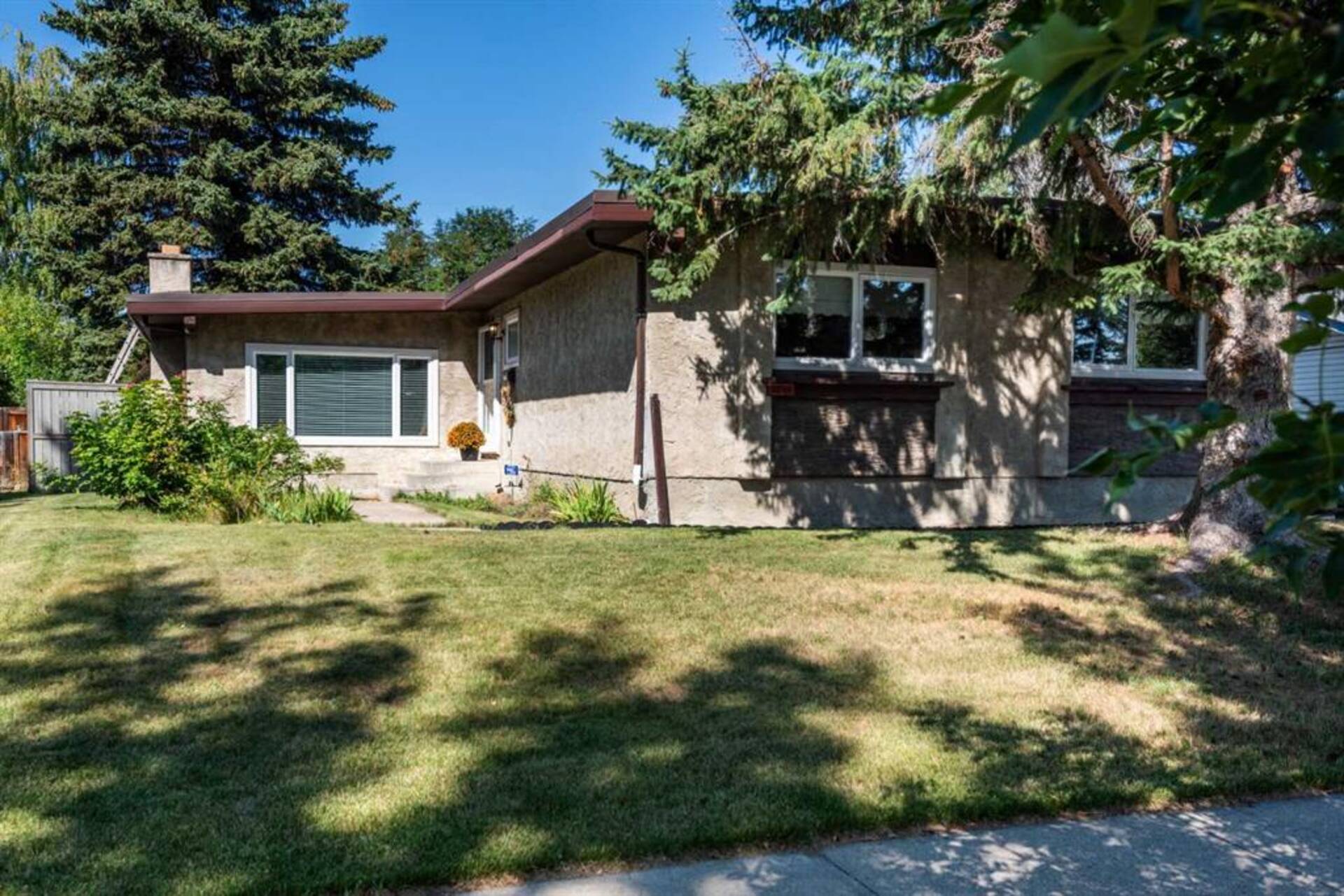 3248 Cedarille Drive SW Calgary