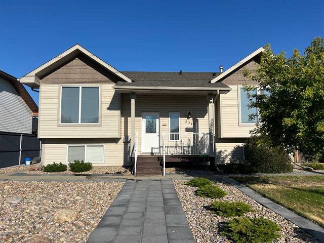 2317 11 Avenue NE Medicine Hat