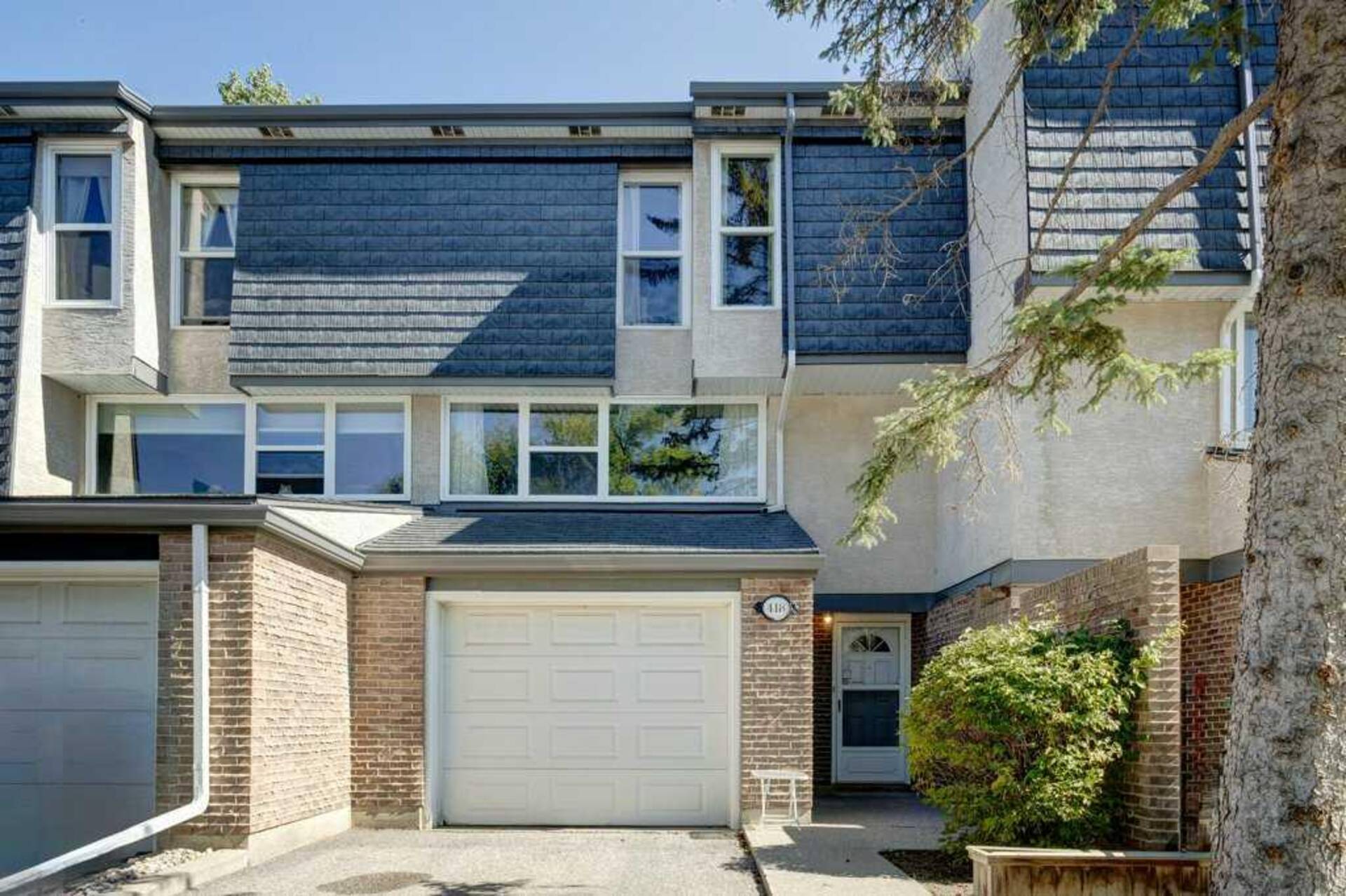 418 Brae Glen Crescent SW Calgary