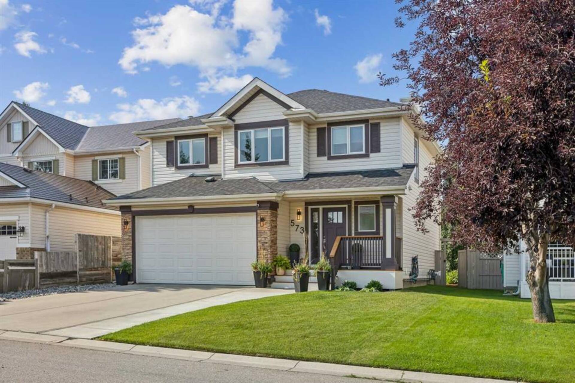 573 Douglas Woods Mews SE Calgary