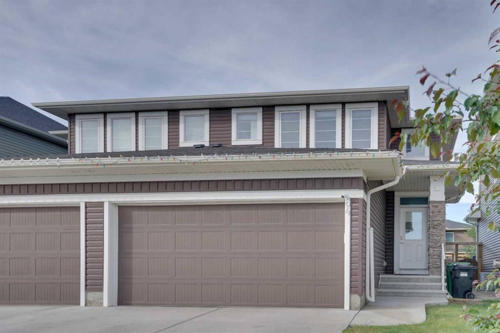 64 Evansglen Close NW Calgary