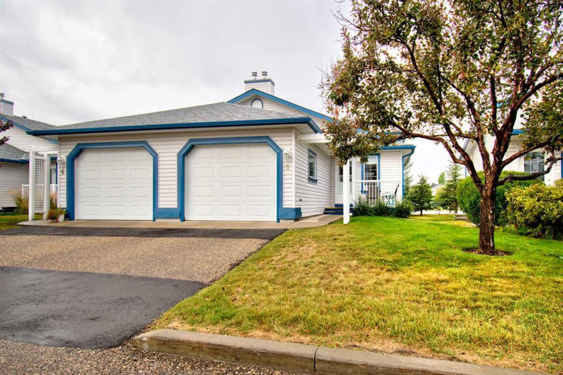 5, 33 Stonegate Drive NW Airdrie