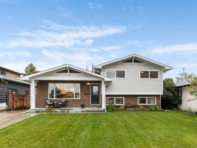 52 Cunliffe Crescent SE Medicine Hat