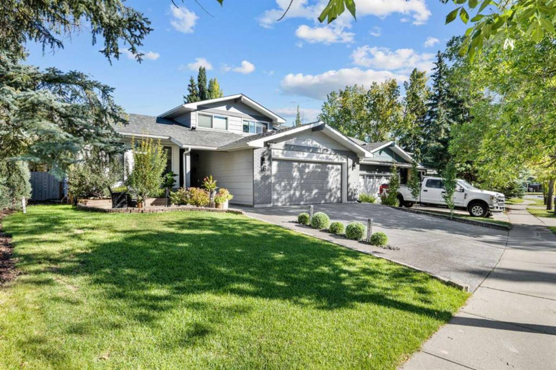 16 Sun Valley Drive SE Calgary