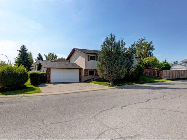 171 Bracewood Way SW Calgary