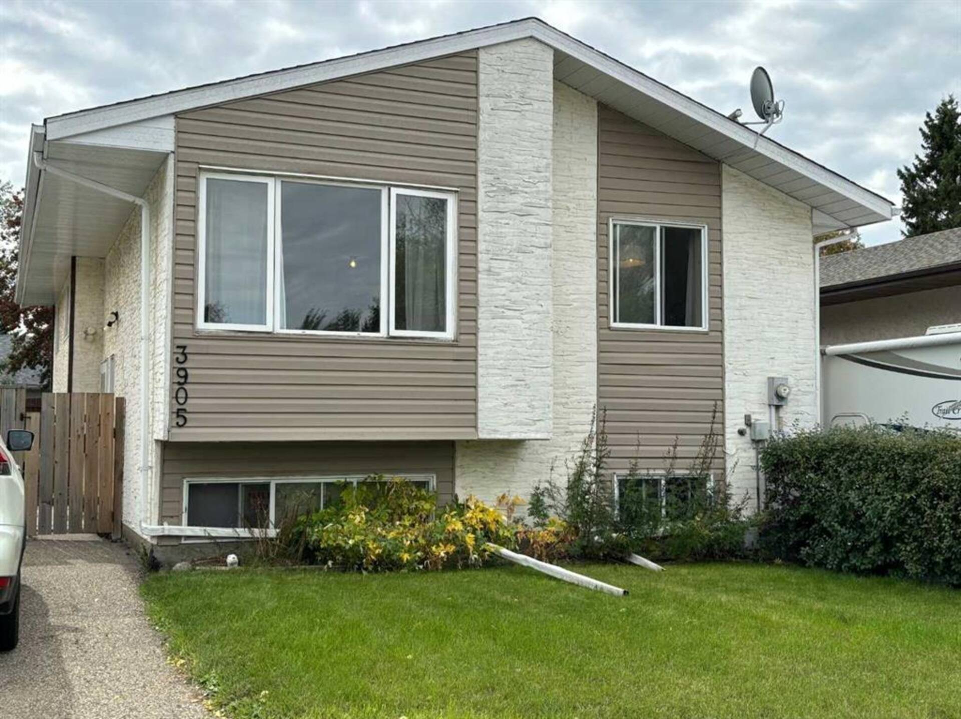 3905 52 Avenue Ponoka