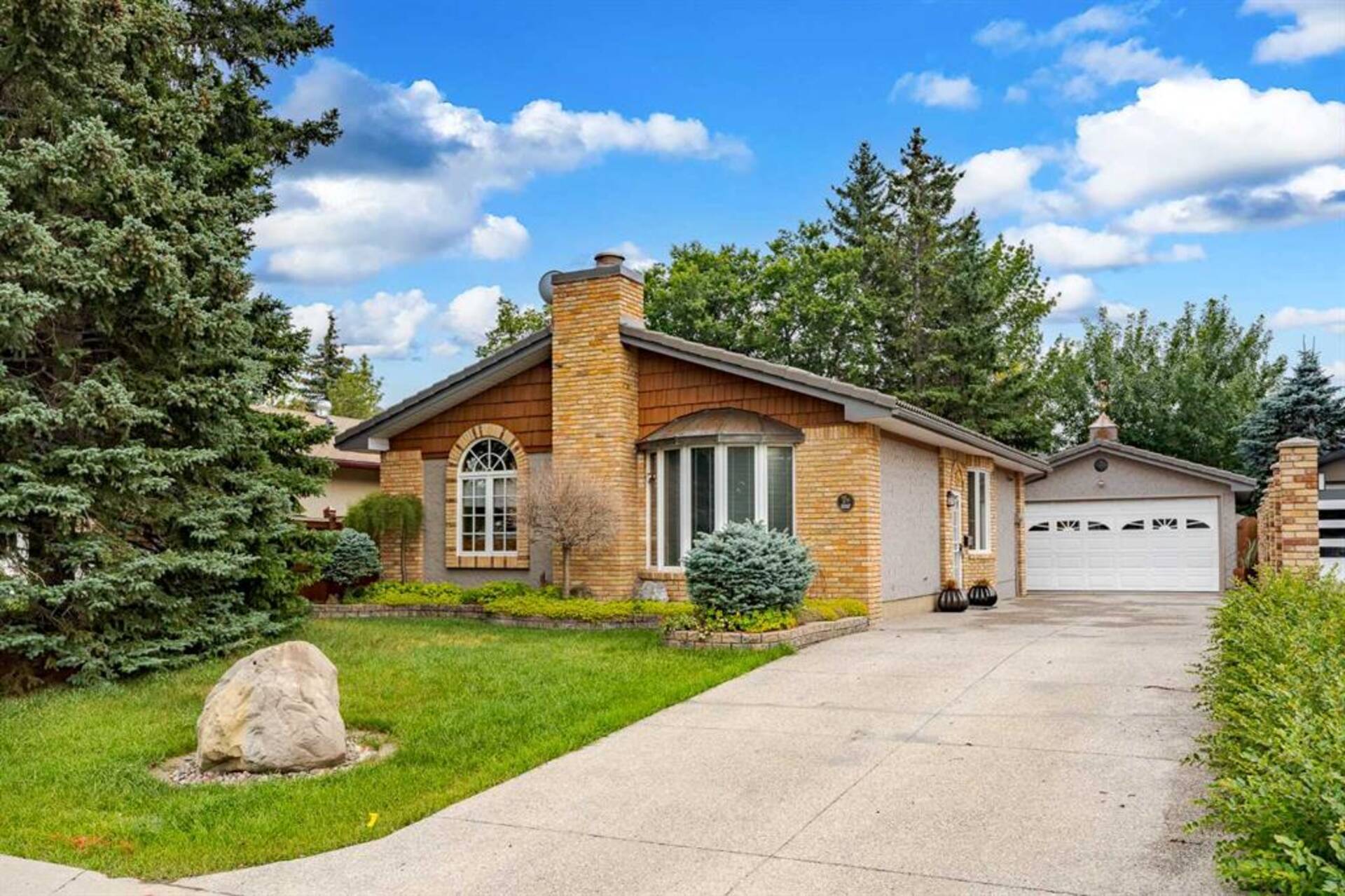 3007 Oakmoor Drive SW Calgary