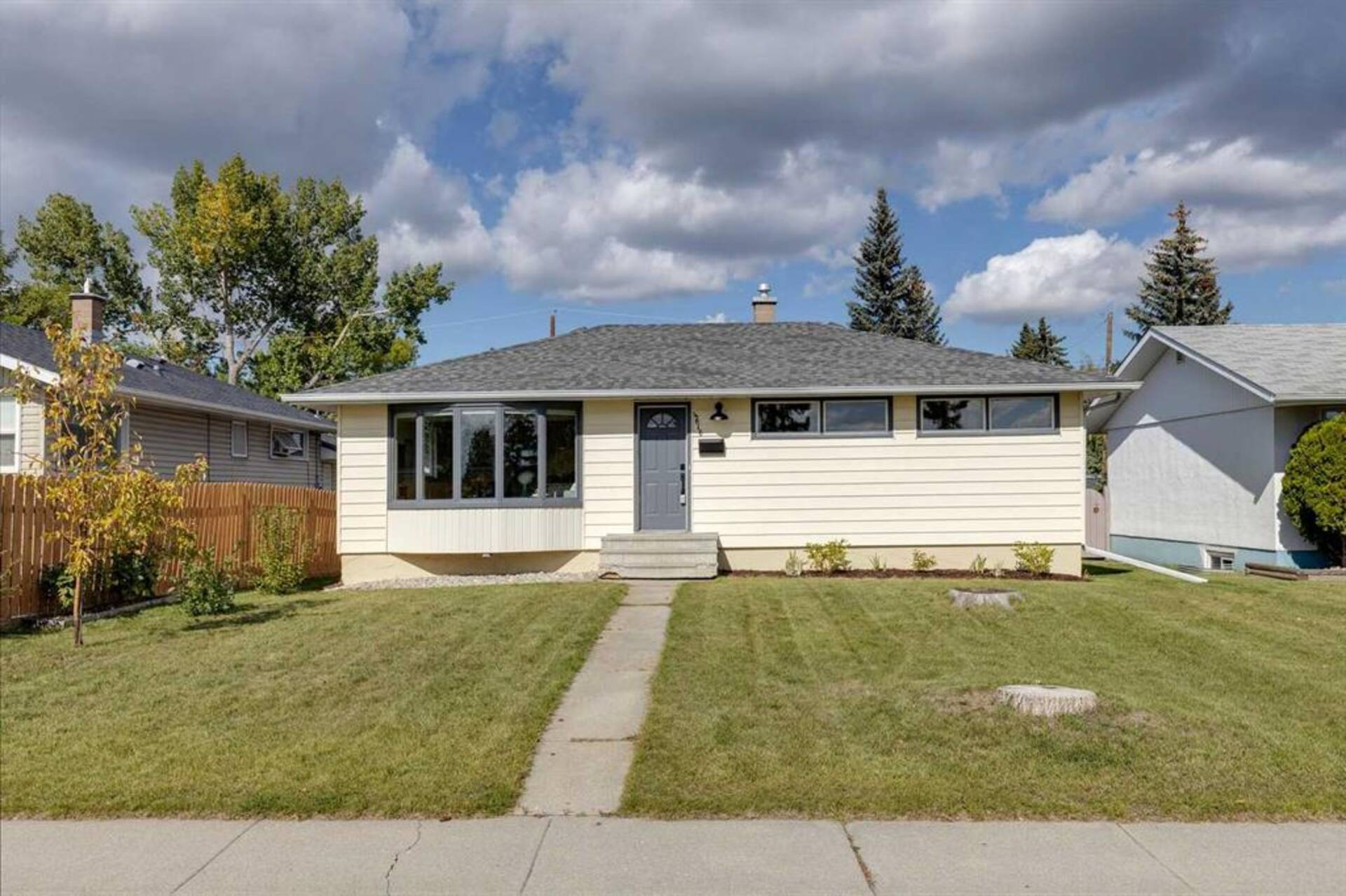 4616 33 Avenue SW Calgary