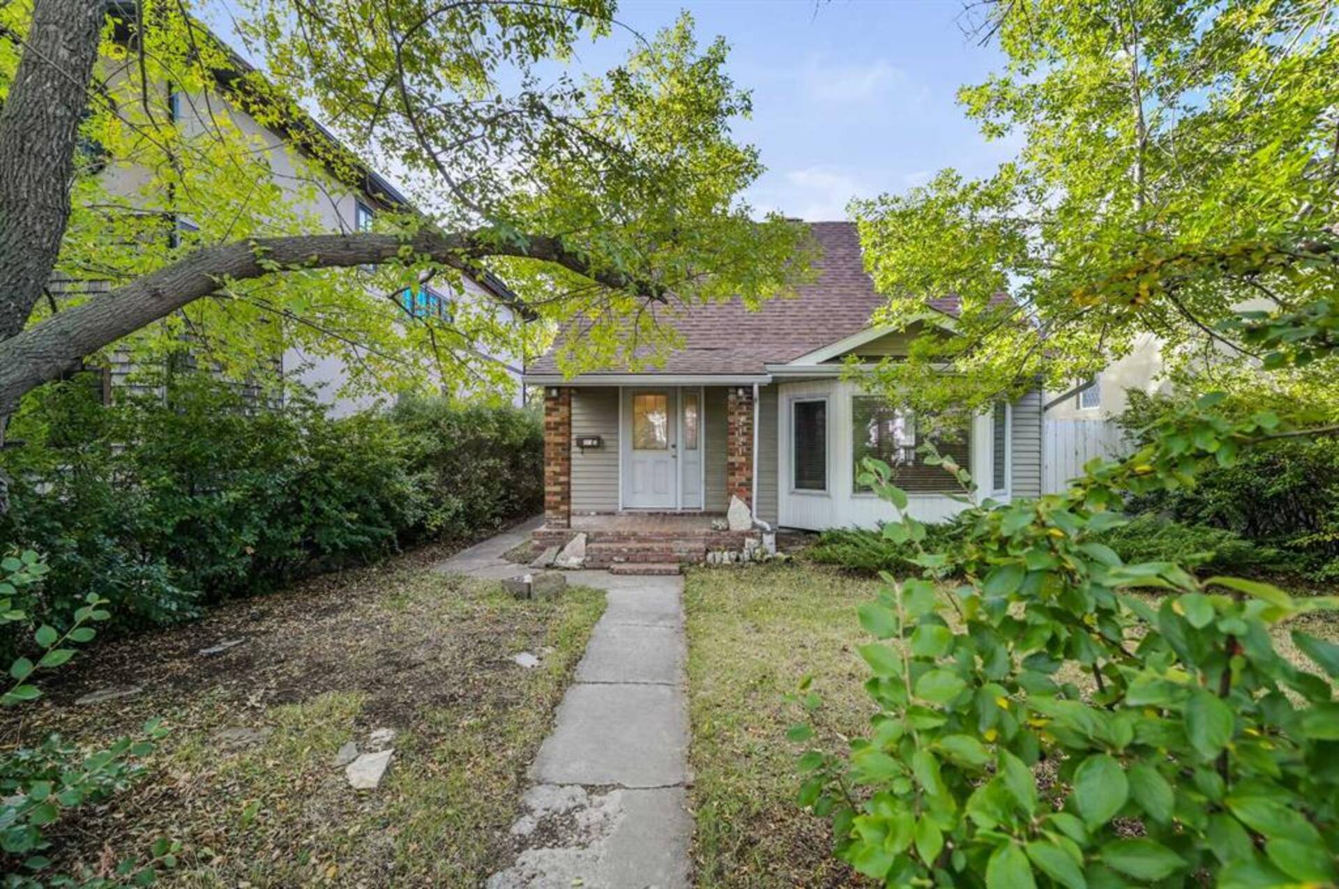 2121 Bowness Road NW Calgary