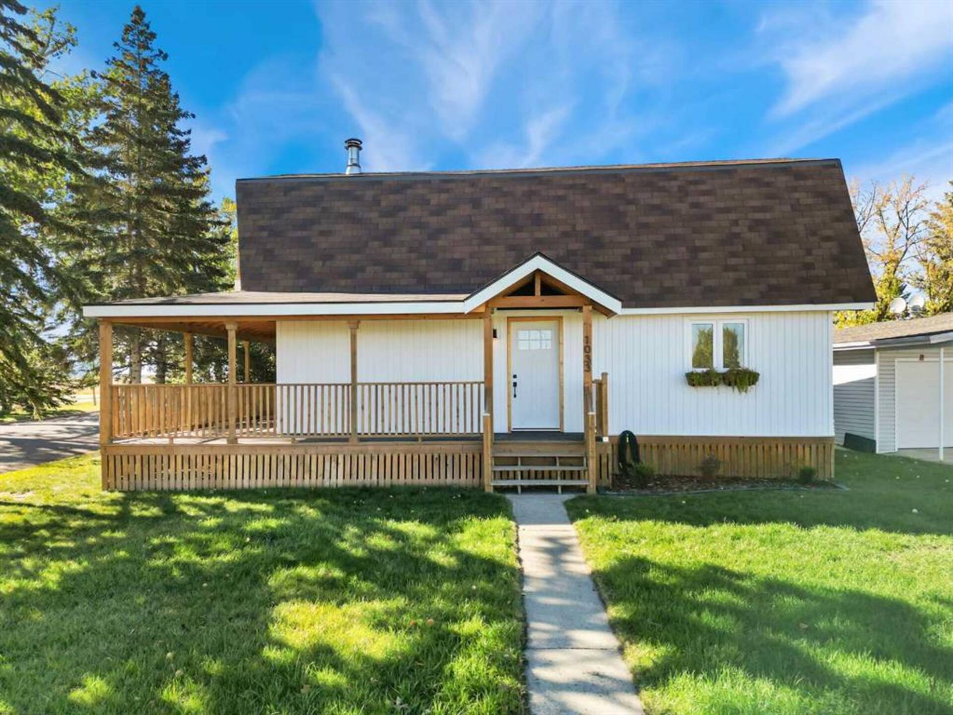 1033 1 Street SW High River