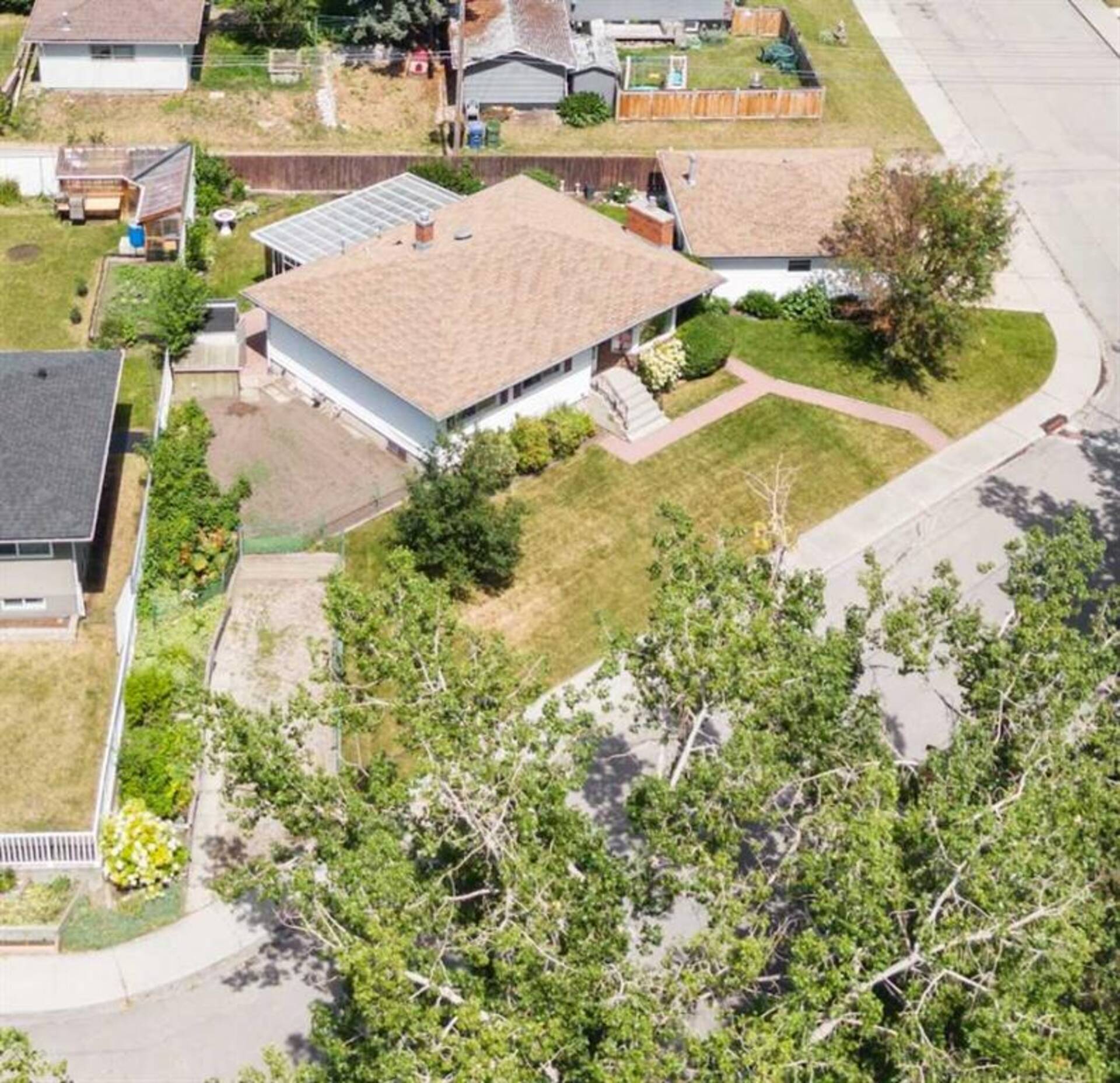 16 Trafford Place NW Calgary