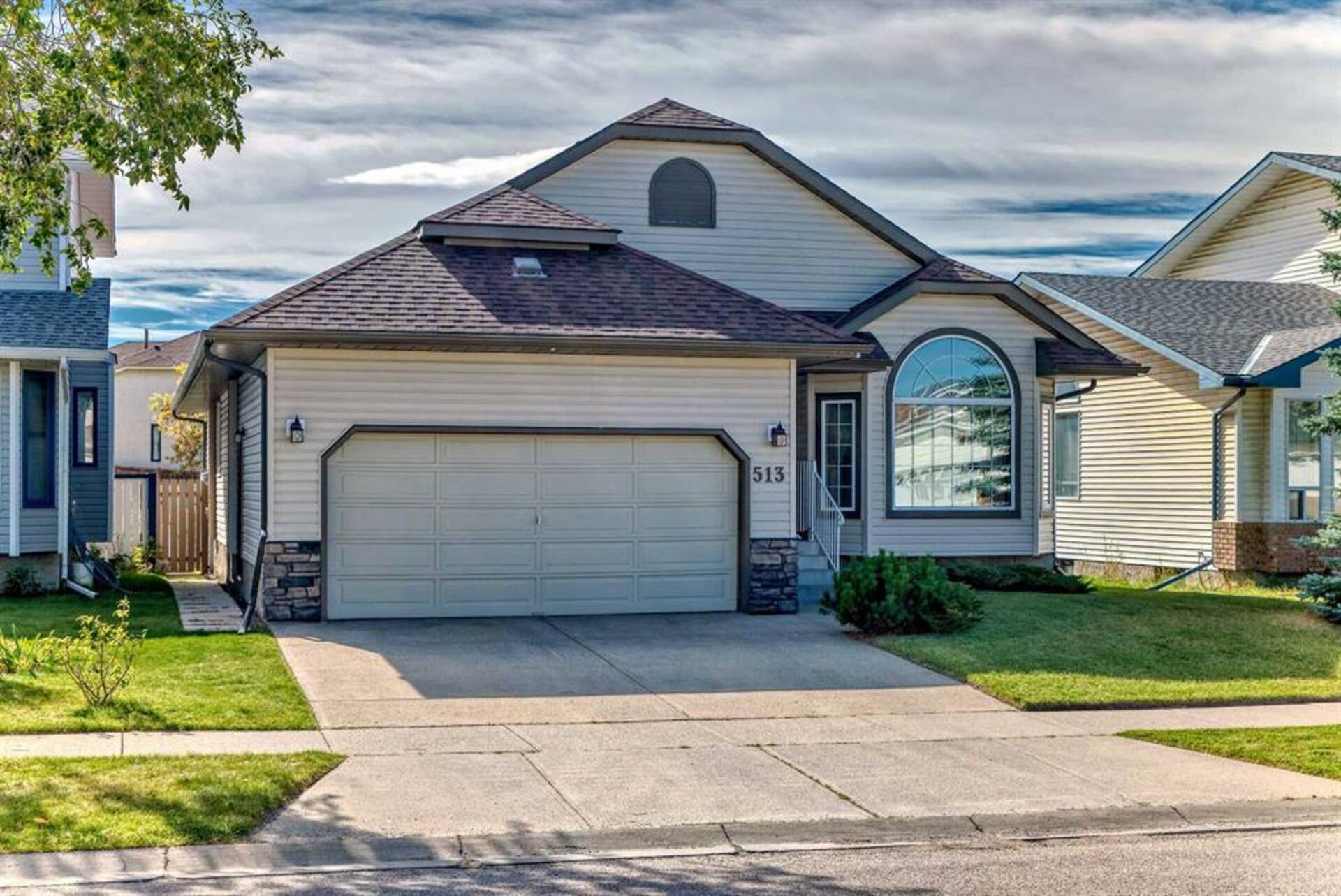 513 Hawkstone Drive NW Calgary