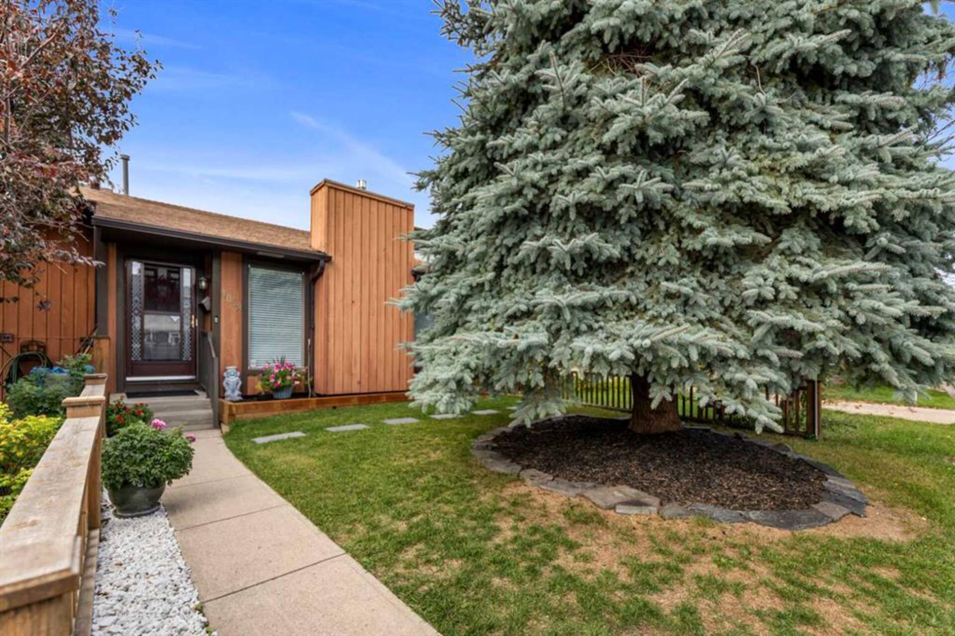 4058 46 Street SW Calgary