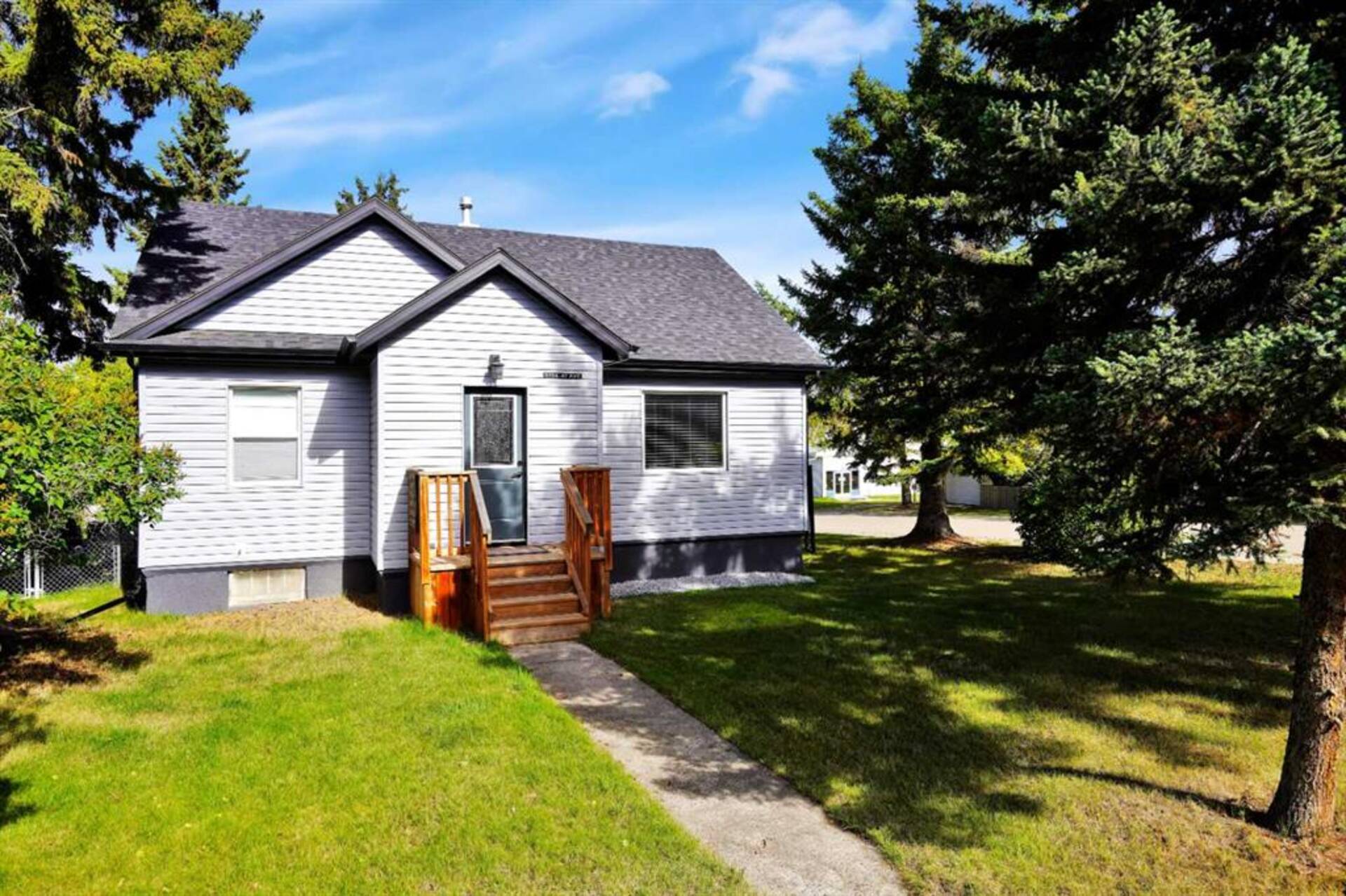 5104 47 Avenue Sylvan Lake