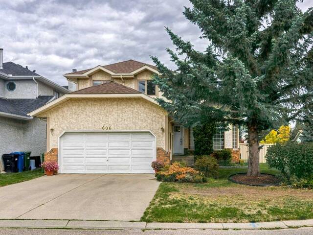 606 Hawkhill Place NW Calgary