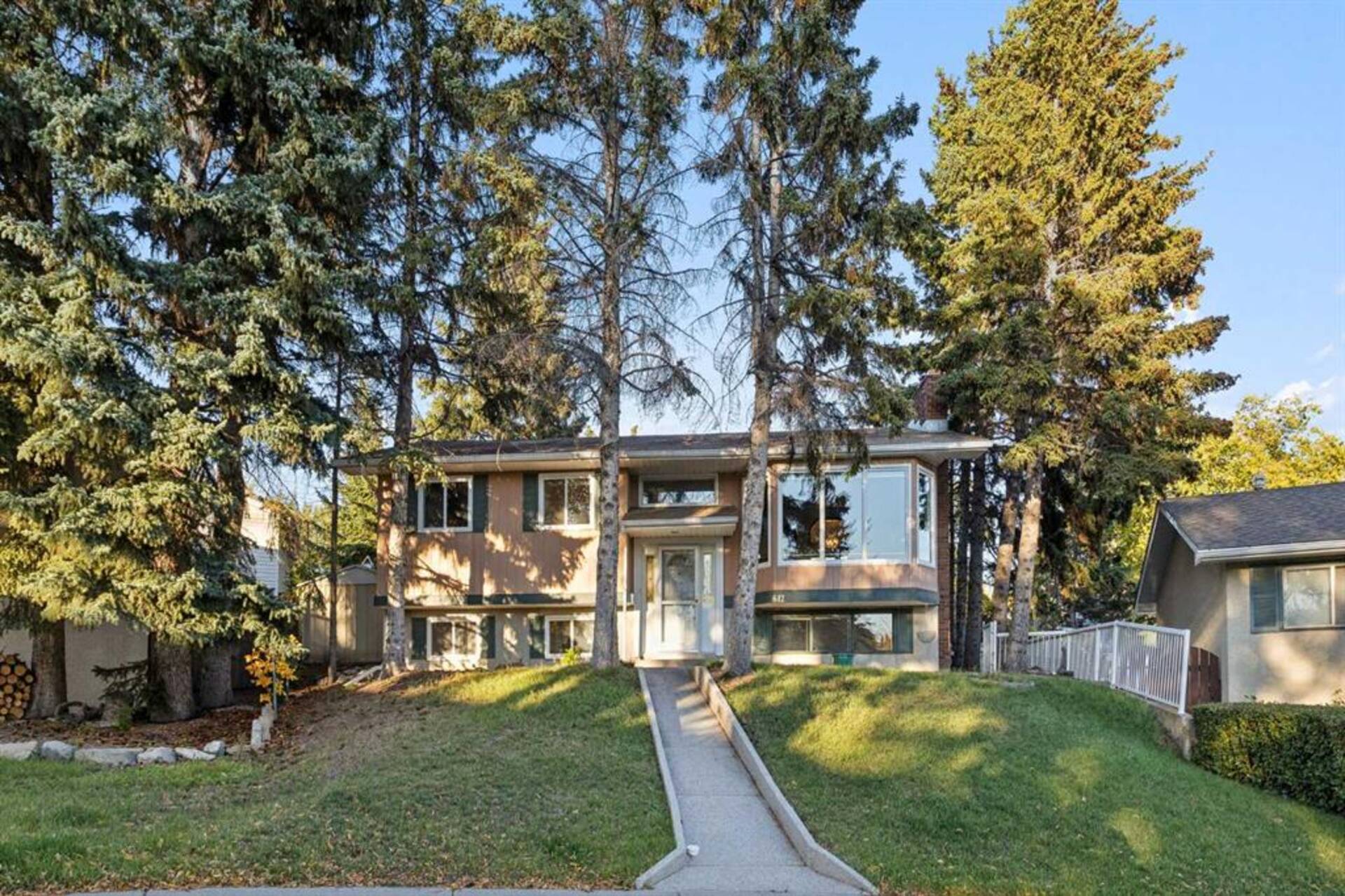 612 Hunterston Bay NW Calgary