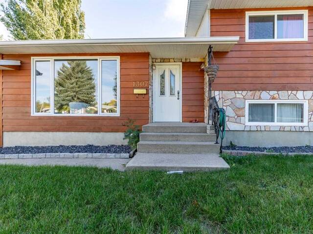 1307 24 Avenue Coaldale