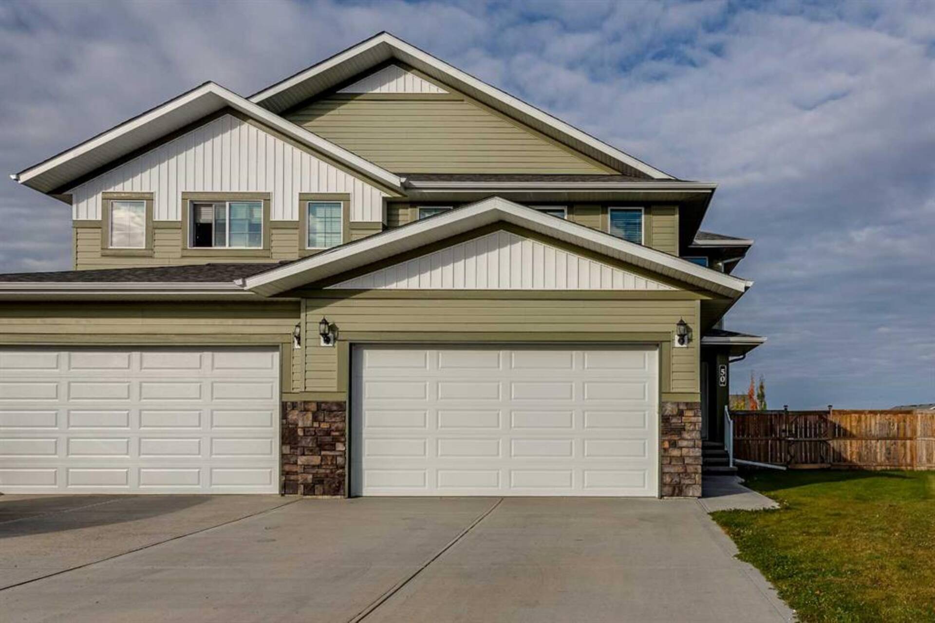 50 Ranchers Close Lacombe