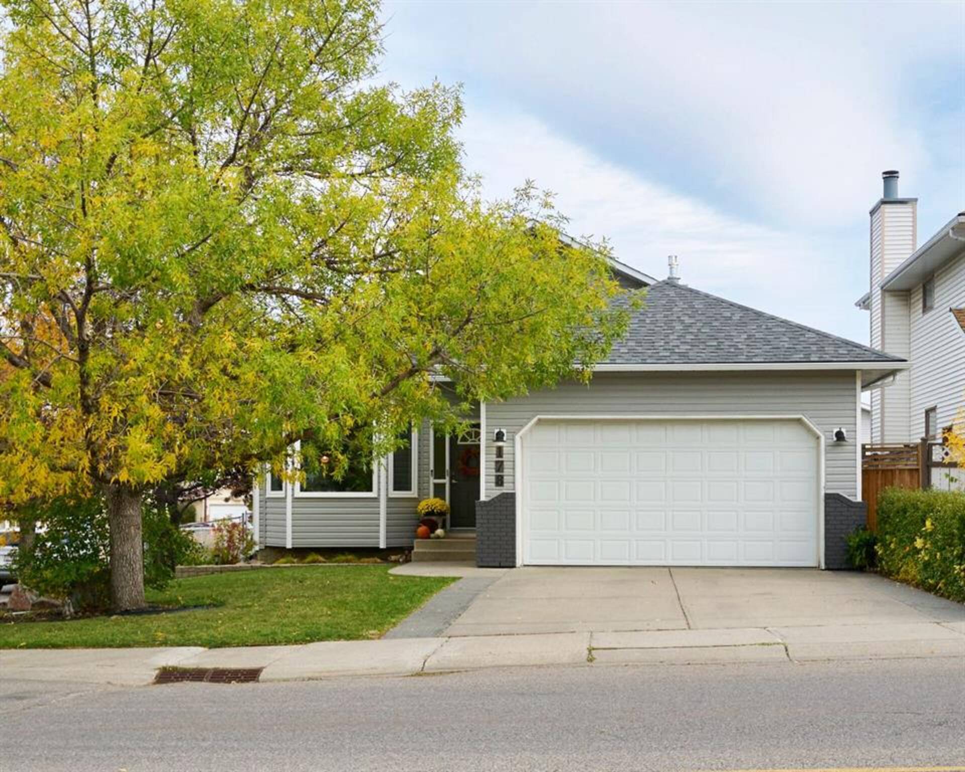 178 Sandarac Drive NW Calgary