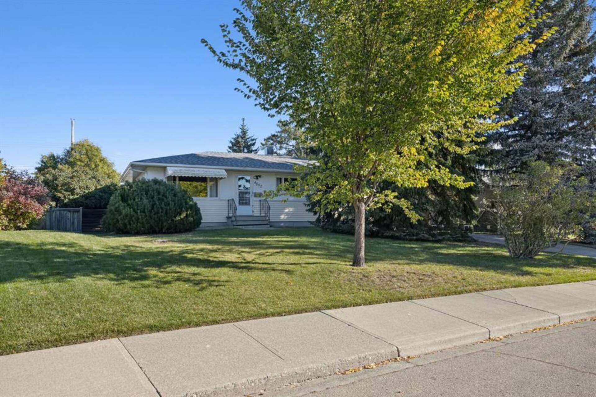 4512 19 Avenue SW Calgary