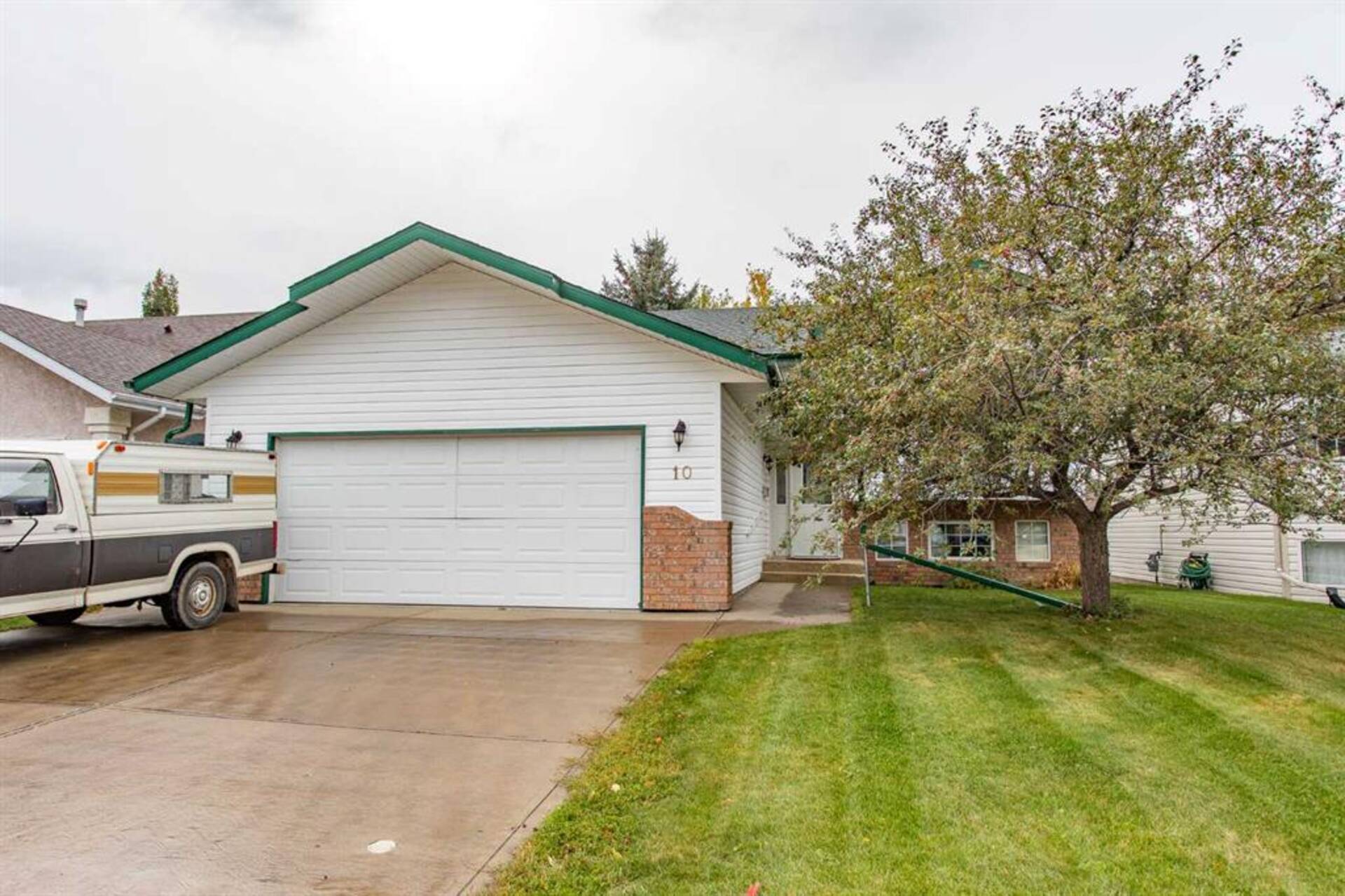 10 Livingston Close Lacombe