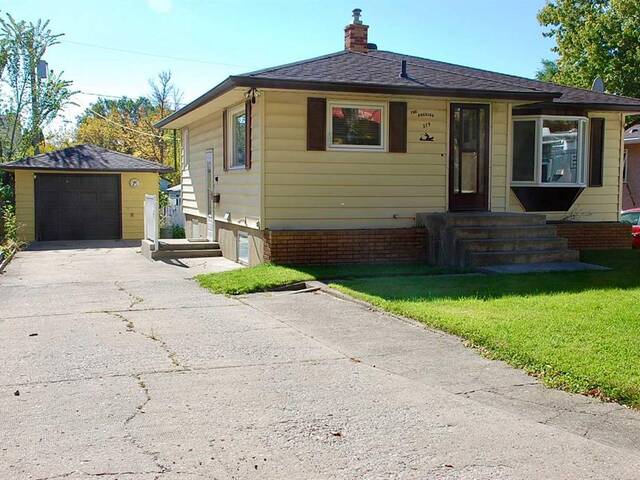 319 4 Street NW Medicine Hat