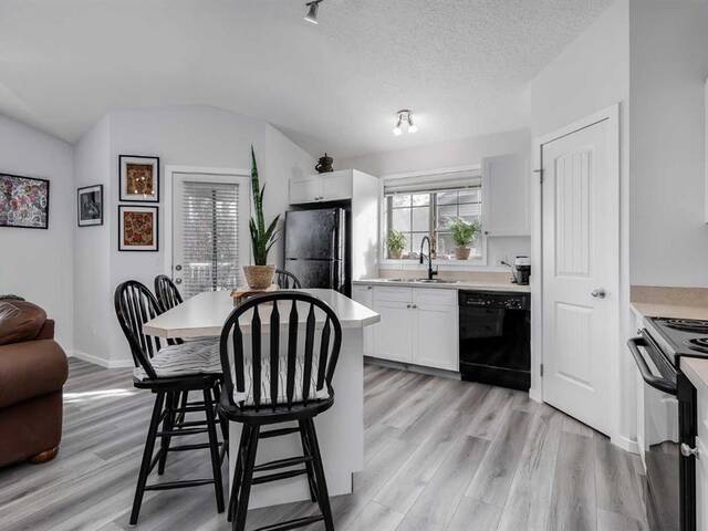 202, 31 Everridge Square SW Calgary