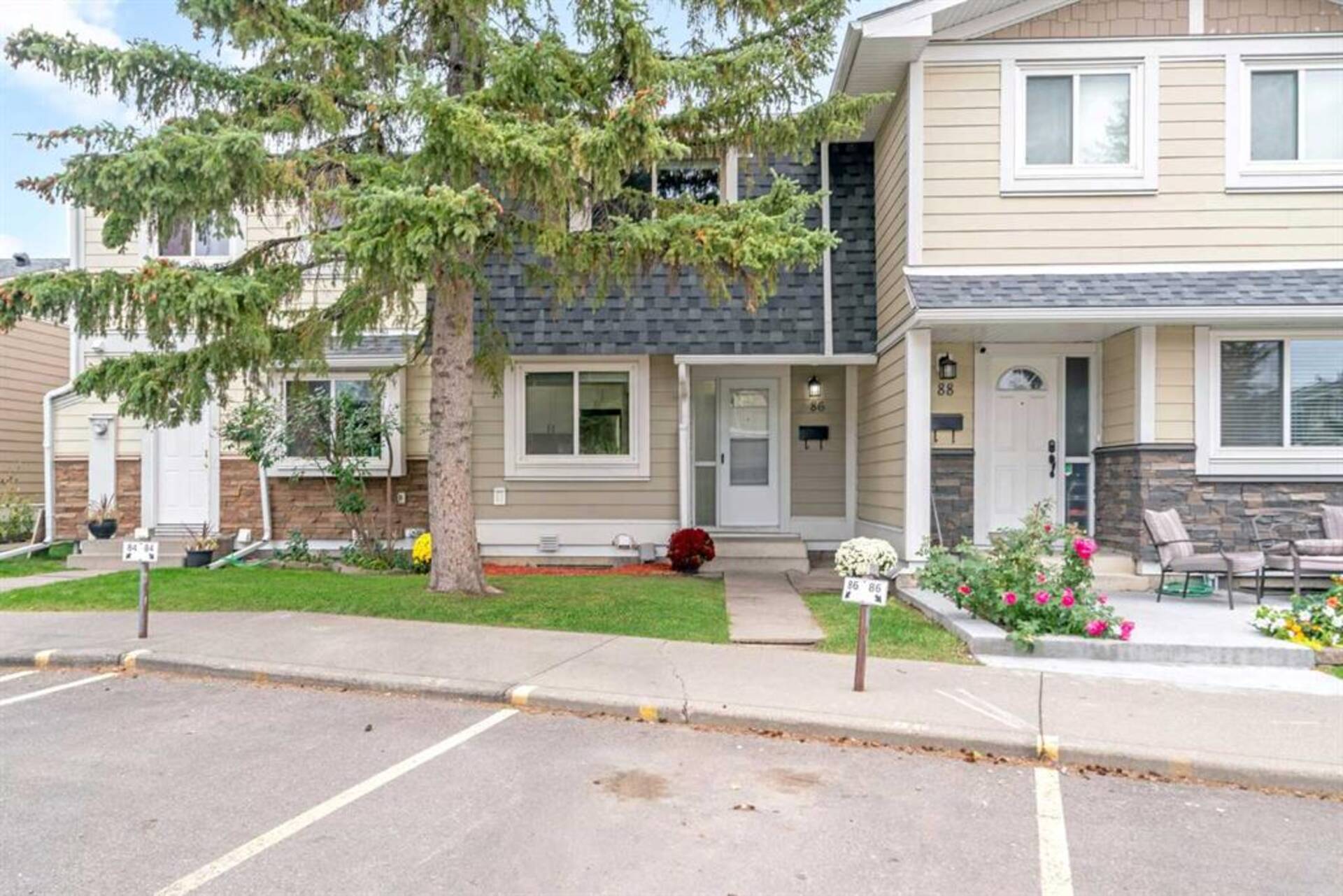 86 Georgian Villas NE Calgary