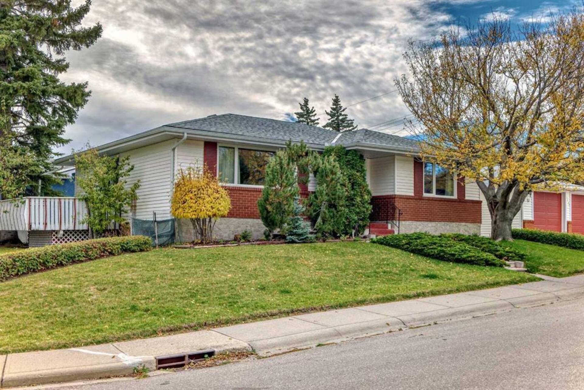 1107 Hunterston Hill NW Calgary