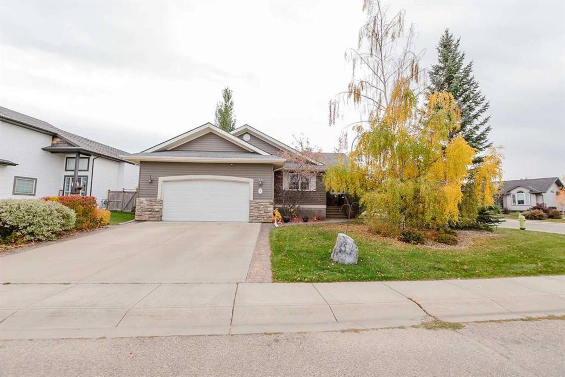 1 Lyon Crescent Sylvan Lake