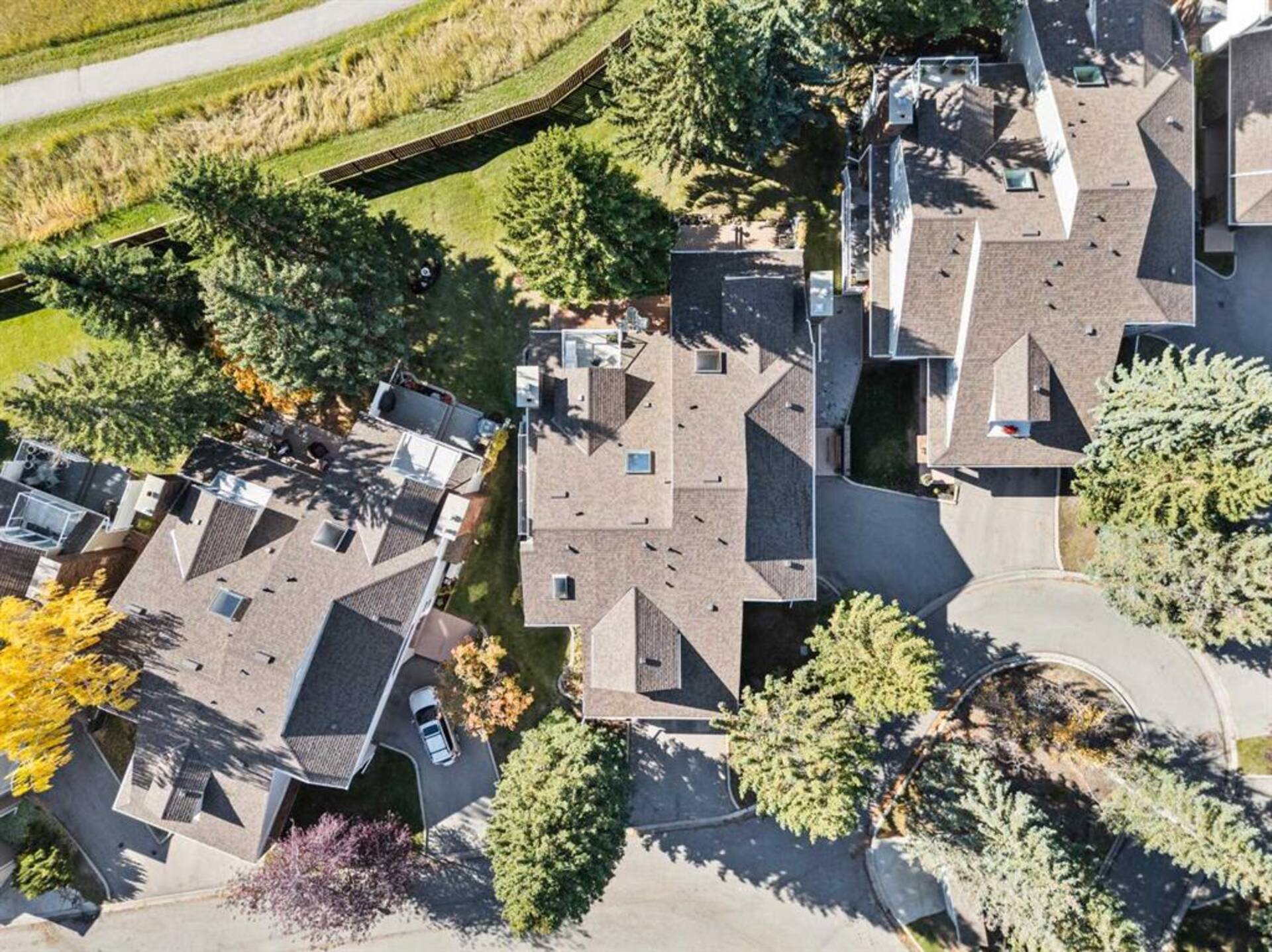 18, 275 Woodridge Drive SW Calgary