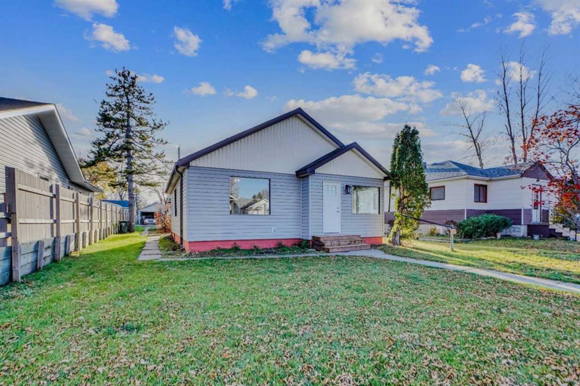 5107 54 Avenue Ponoka