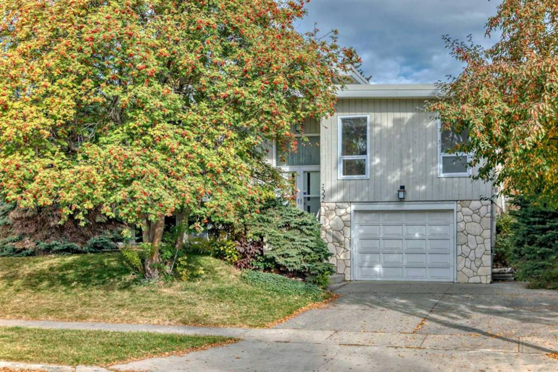 2332 Uxbridge Drive NW Calgary