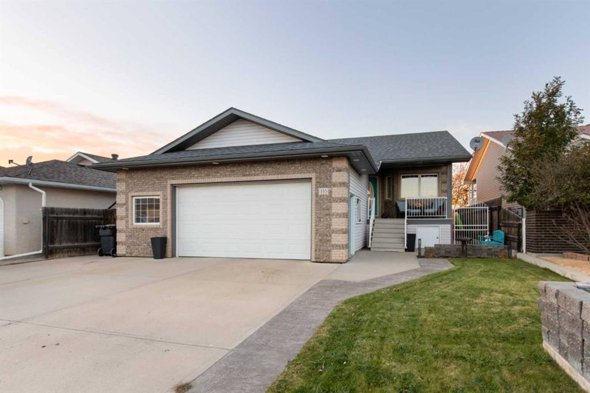 335 Redcliff Way SW Redcliff