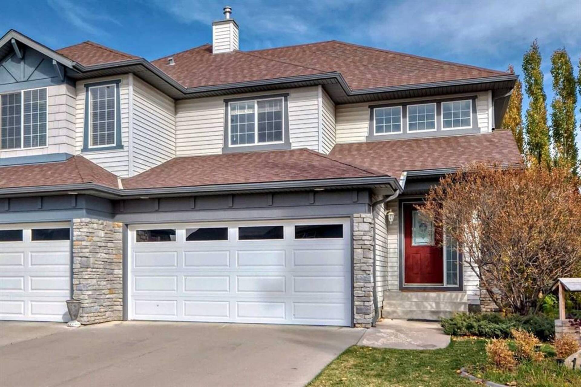 125 Cougarstone Place SW Calgary