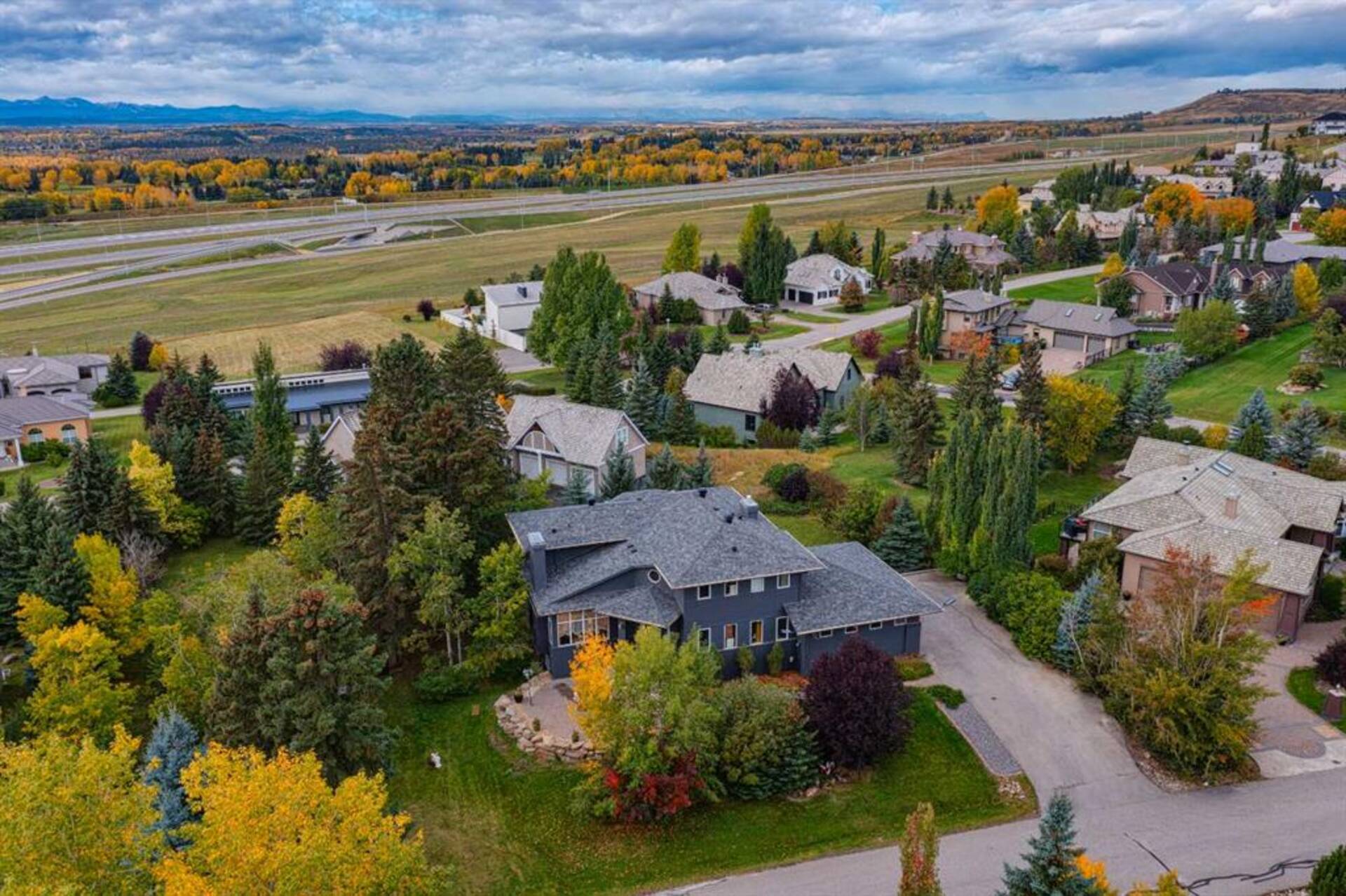 214 Slopeview Drive SW Calgary