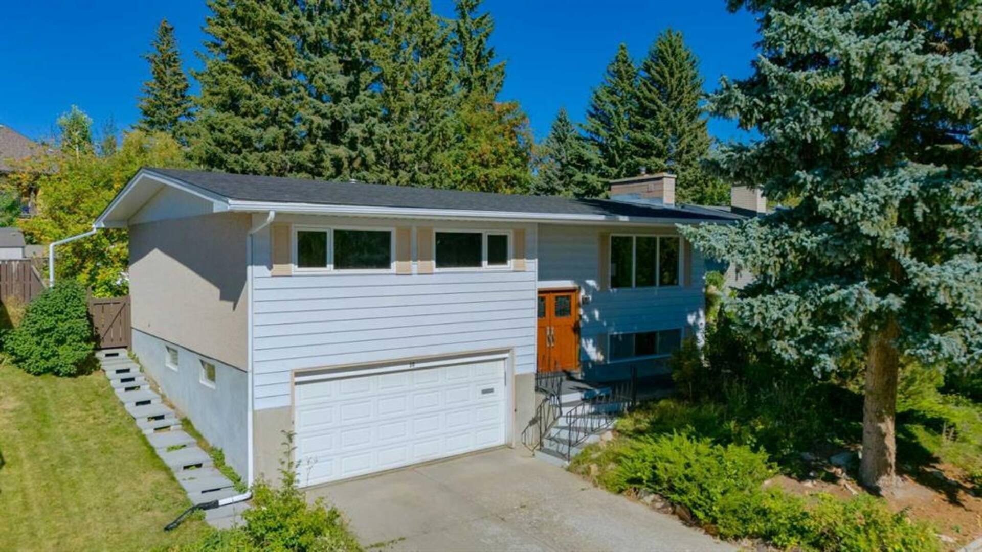 16 Capri Avenue NW Calgary