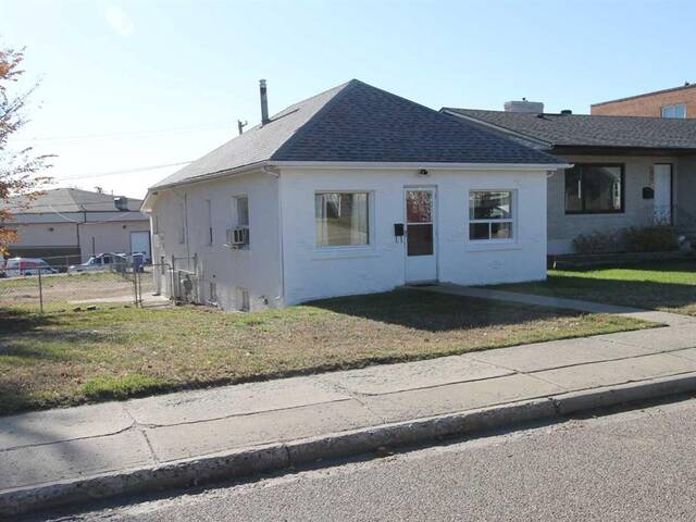 651 8th Street SW Medicine Hat