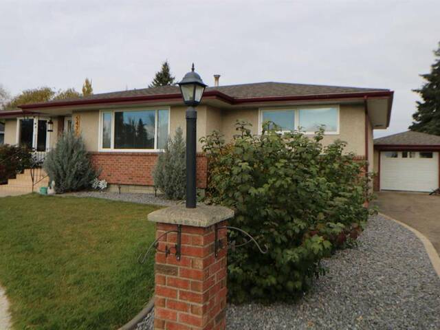 5432 54 Avenue Lacombe