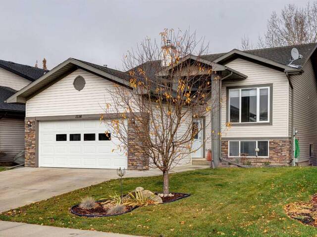 1114 Highland Green View NW High River