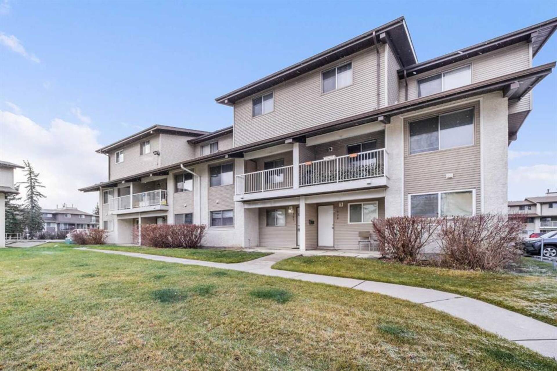 527, 200 Brookpark Drive SW Calgary