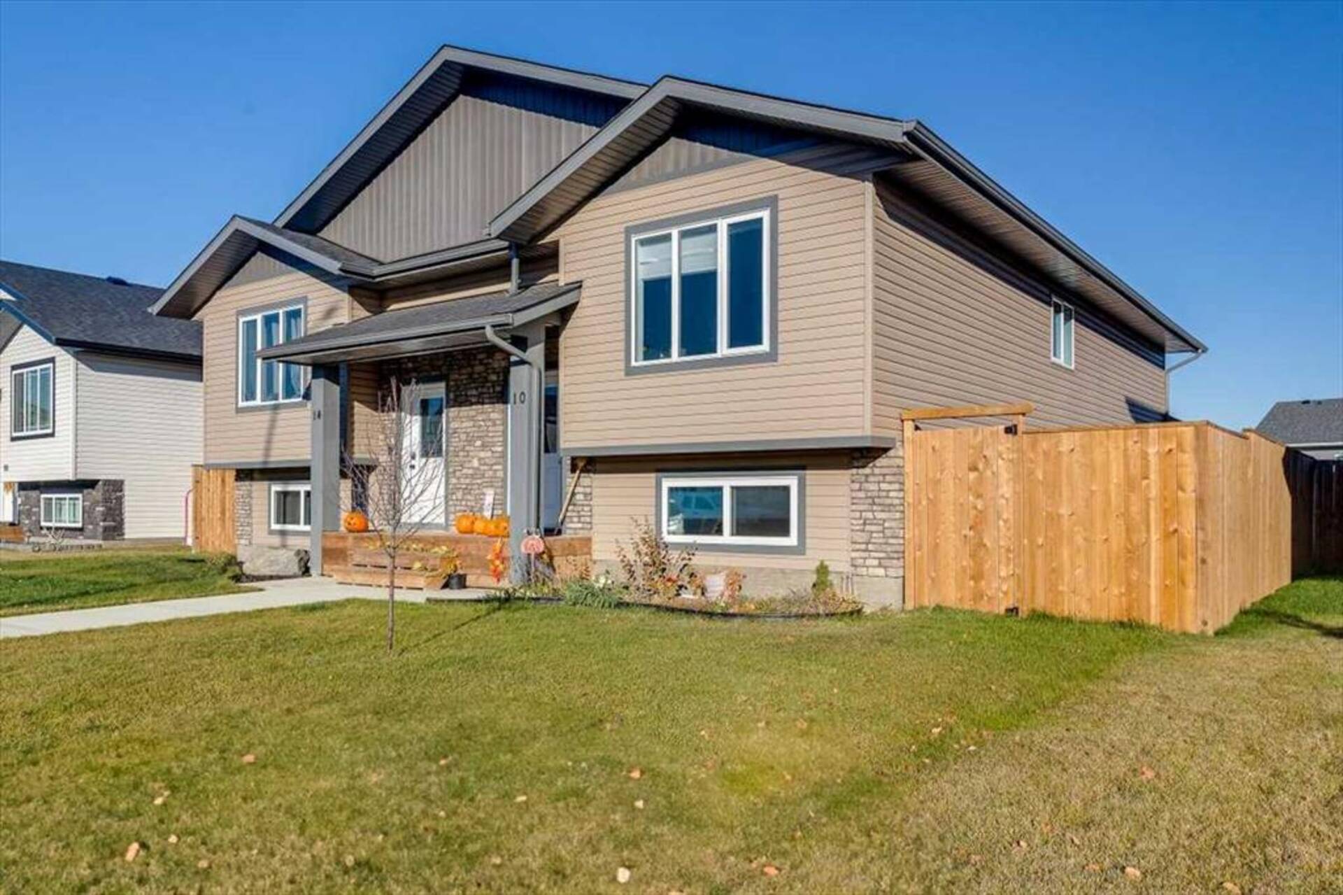 10 Ranchers Close Lacombe