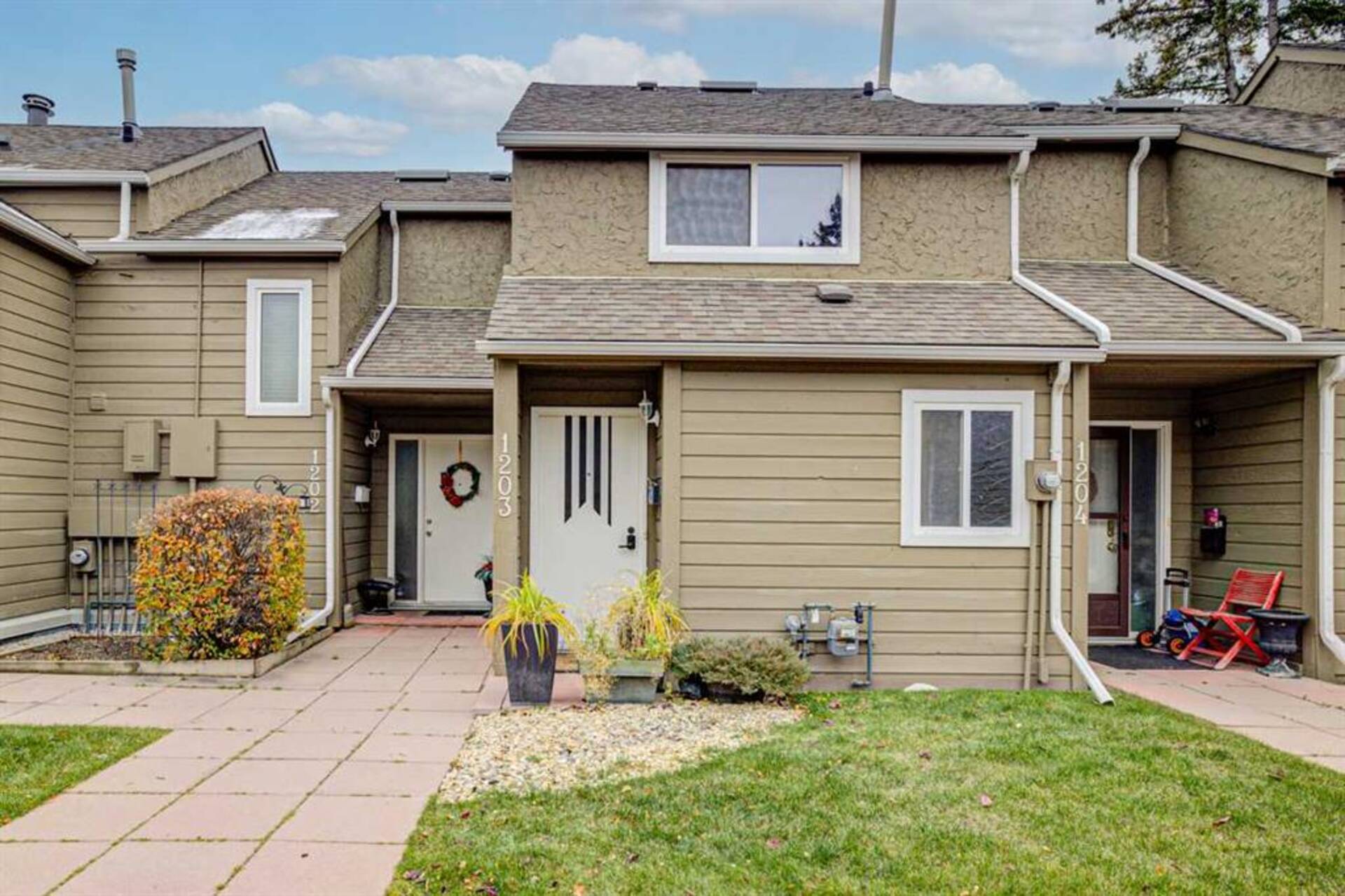 1203, 829 Coach Bluff Crescent SW Calgary