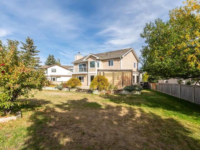 523 Woodbriar Place SW Calgary