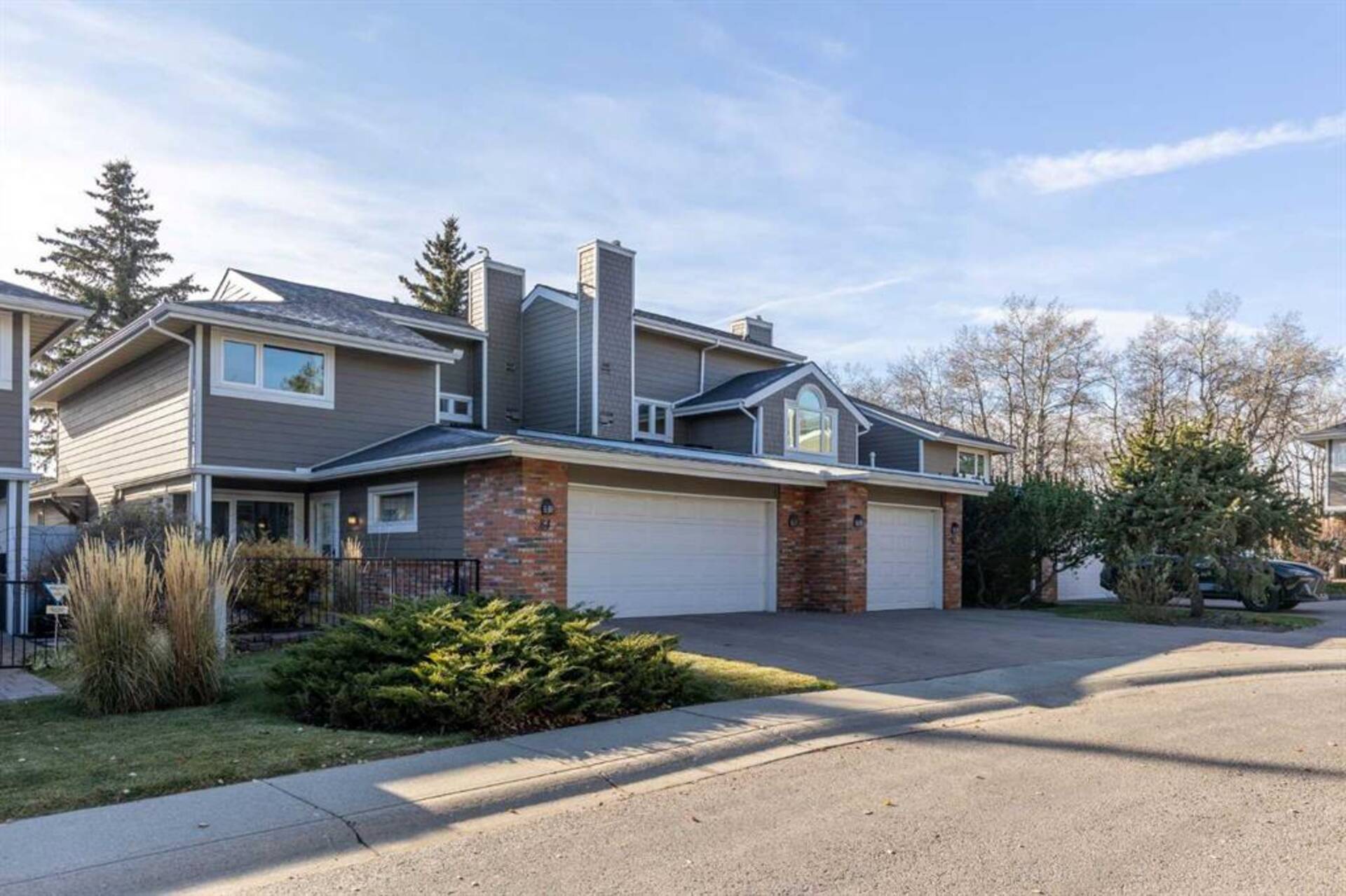 84 Woodmeadow Close SW Calgary