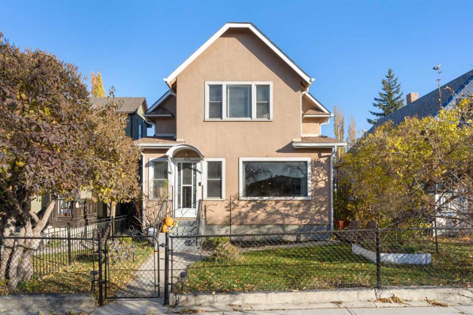 416 7 Street NE Calgary