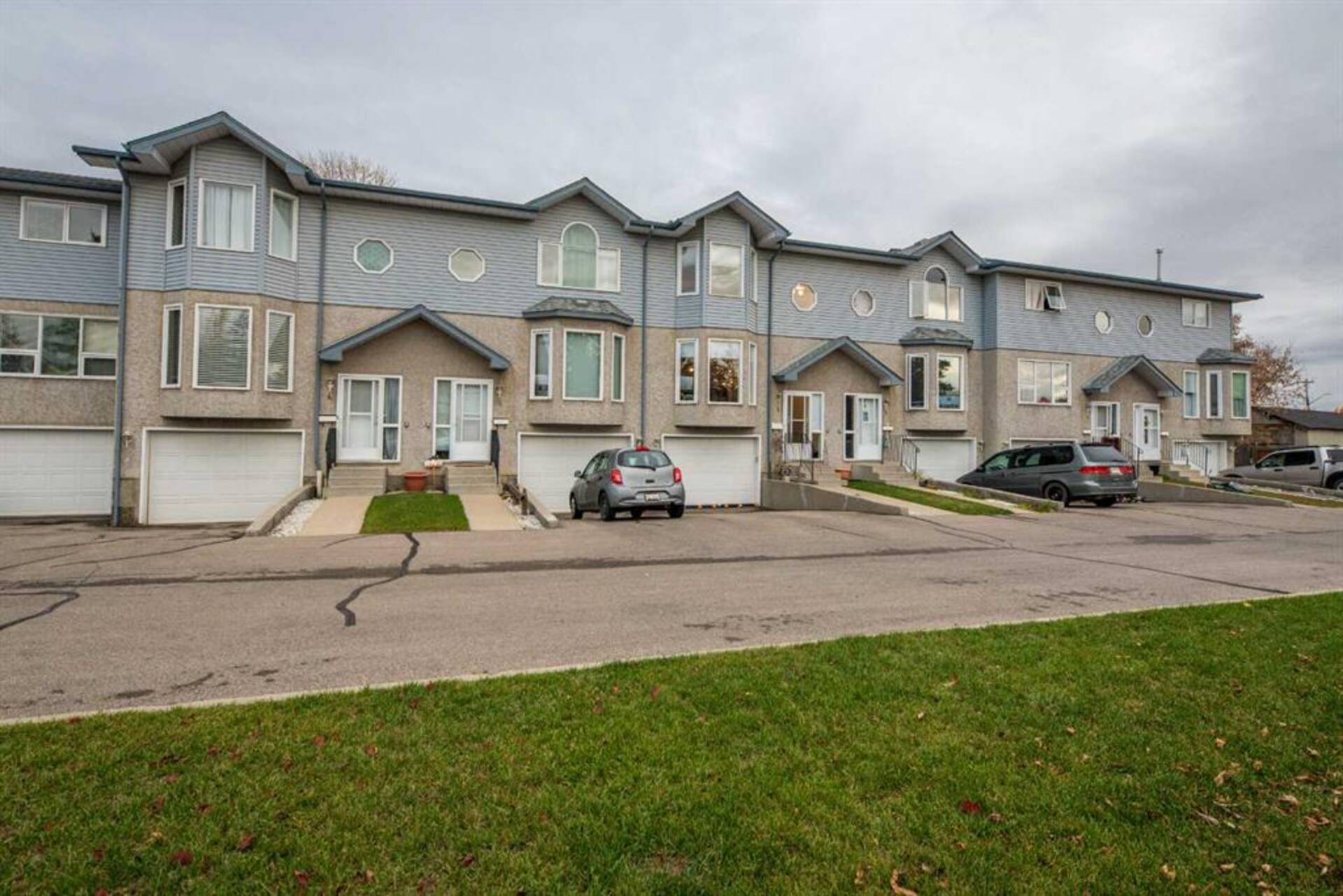 4, 101 Elm Place Okotoks