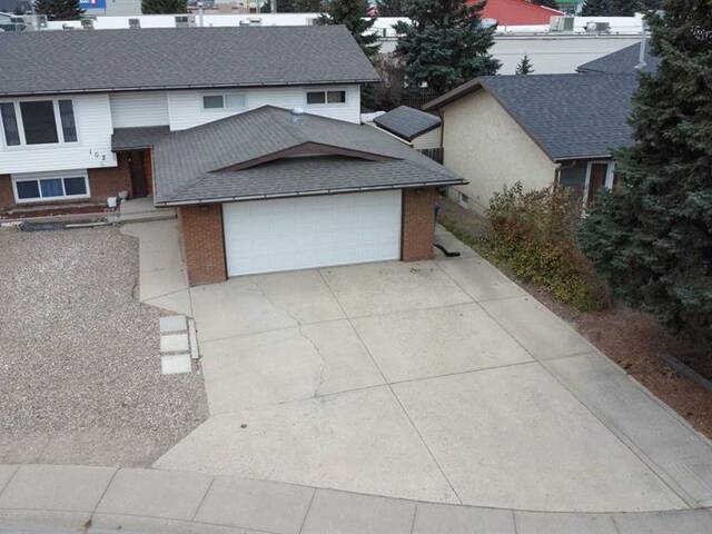 102 Calder Crescent SE Medicine Hat