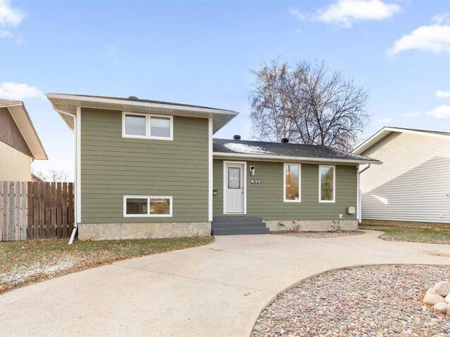 621 20 Street NE Medicine Hat