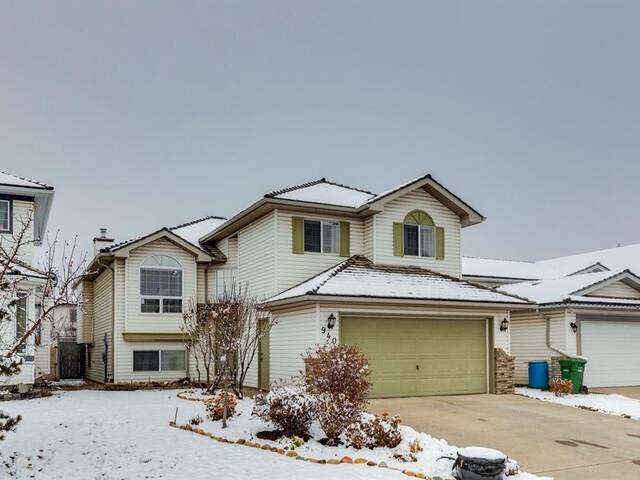 940 Woodside Lane NW Airdrie